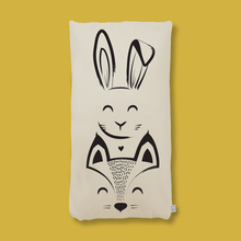 Afbeelding laden in galerijviewer, organic cotton cushion cover with a print of a bunny and a fox
